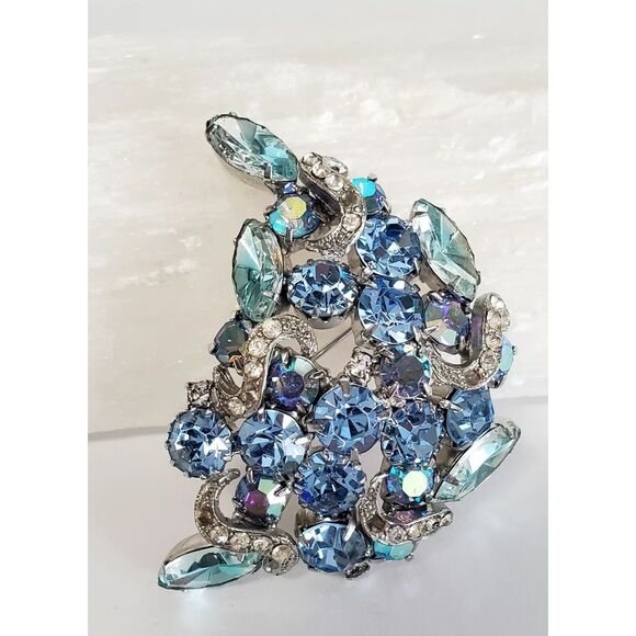 VTG Aurora Borealis Brooch Pin Powder Blue Rhinestones & Crystals Glowing Silver - Picture 13 of 16